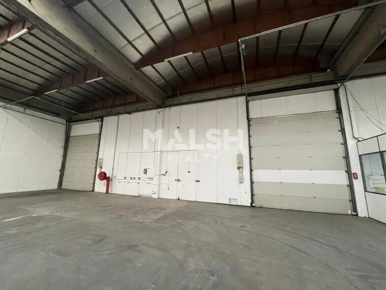 Bureau dans Saint-Priest à louer - Photo du bâtiment - Image 2 de 19