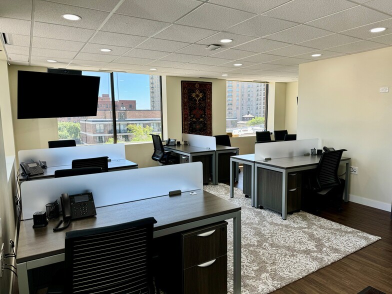 2551 N Clark St, Chicago, IL for lease - Interior Photo - Image 3 of 14