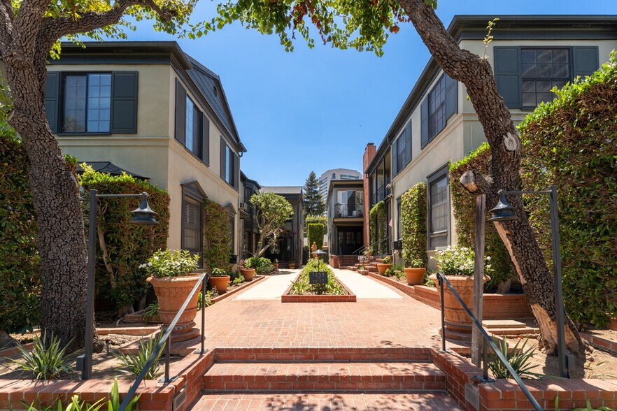 1235-1241 S Beverly Glen Blvd, Los Angeles, CA à vendre - Photo du bâtiment - Image 3 de 44