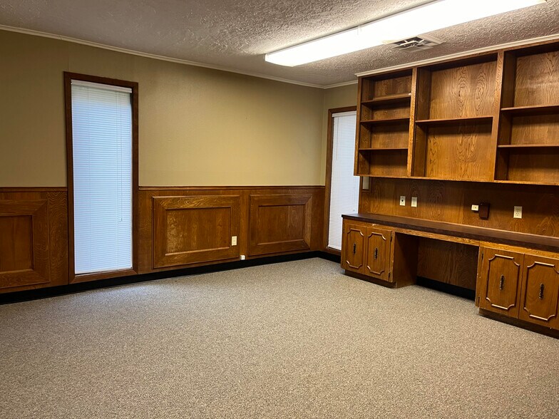 900 N University Dr, Nacogdoches, TX à louer - Photo du bâtiment - Image 3 de 3