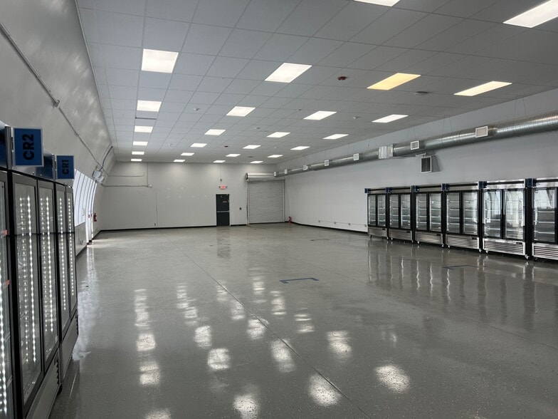 165 Woodfield Rd, West Hempstead, NY for lease - Interior Photo - Image 2 of 7