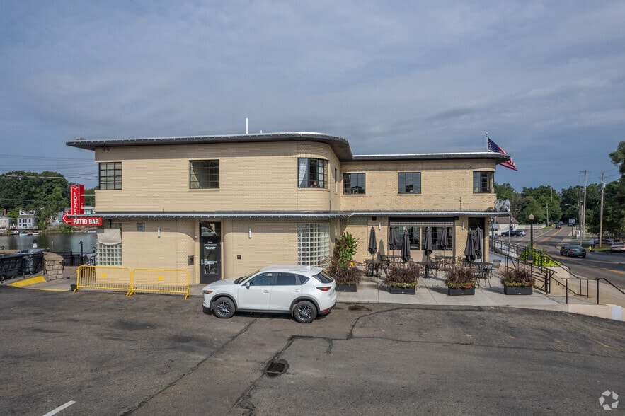 530 Portage Lakes Dr, Akron, OH for sale - Building Photo - Image 2 of 7