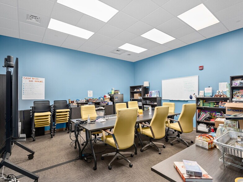 1100 Ridgefield Blvd, Asheville, NC à louer - Photo du bâtiment - Image 3 de 11