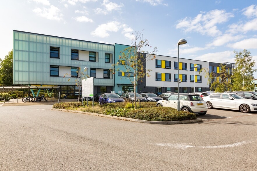 Victoria Rd, Dartford for lease - Interior Photo - Image 1 of 10