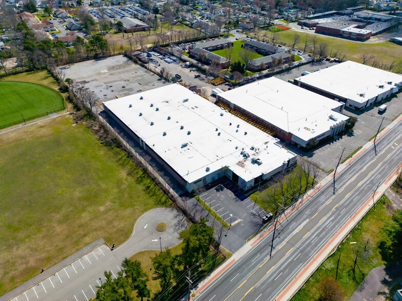 355 Crooked Hill Rd, Brentwood, NY for lease - Building Photo - Image 3 of 4