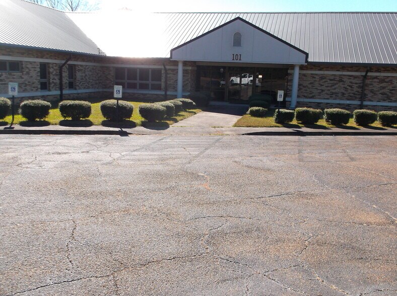 101 Hospital Dr, Tylertown, MS à vendre - Photo du bâtiment - Image 2 de 6