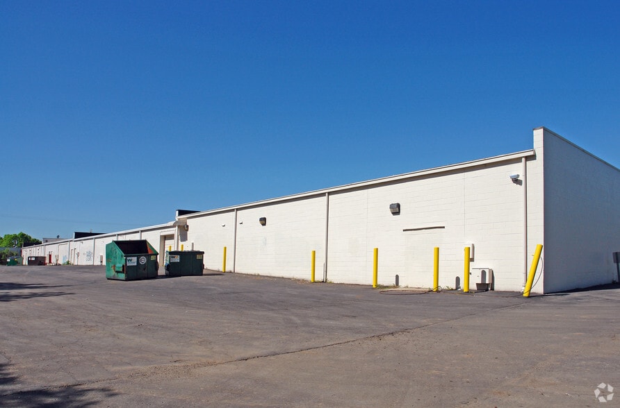 5250-5270 N Dixie Dr, Dayton, OH for lease - Building Photo - Image 3 of 8