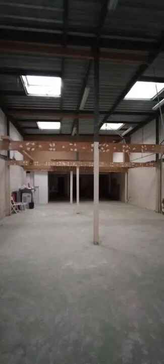 Plus de détails pour Multi-résidentiel à vendre