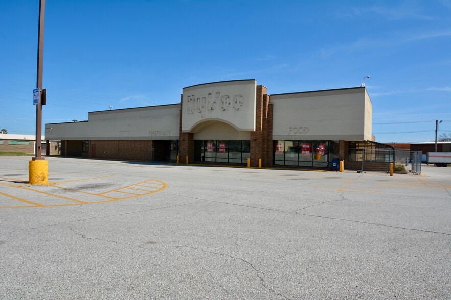 3019 Rockingham Rd, Davenport, IA for lease - Building Photo - Image 2 of 2