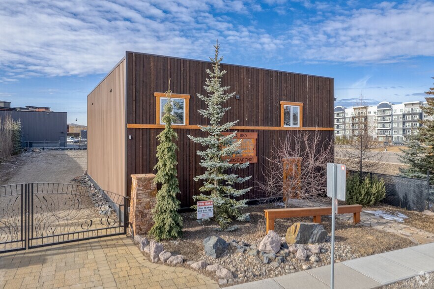 365 Railway St, Cochrane, AB for sale - Building Photo - Image 1 of 1