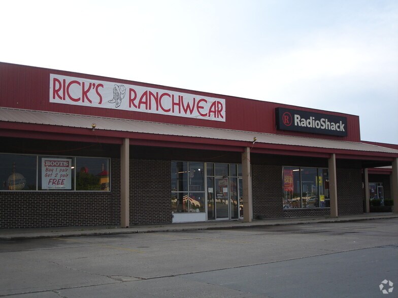 Deyoung St(sr 13), Marion, IL à louer - Photo du bâtiment - Image 2 de 7