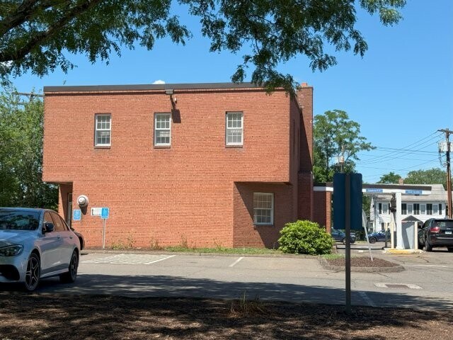 Unique investment opportunity portefeuille de 3 propriétés à vendre sur LoopNet.ca - Photo du bâtiment - Image 3 de 8