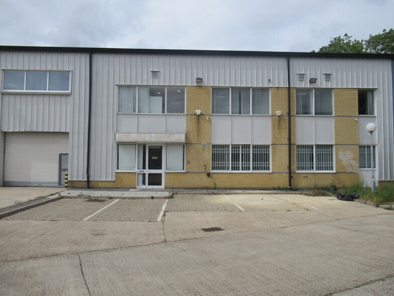 Gresham Way, London for lease - Building Photo - Image 2 of 9