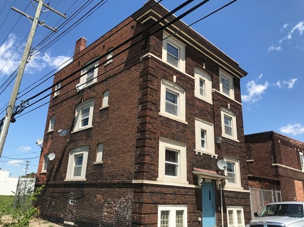 816 Brainard St, Detroit, MI à vendre - Photo du bâtiment - Image 1 de 2