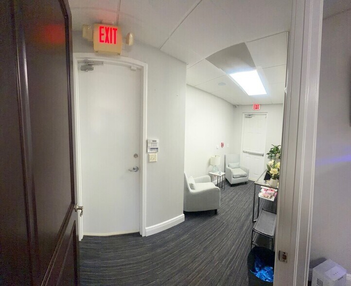 12855 SW 132nd St, Miami, FL à louer - Photo du bâtiment - Image 3 de 11