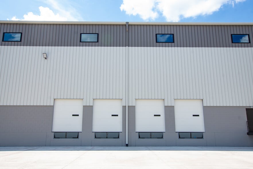 340-350 Research Dr, Pittston Township, PA à louer - Photo principale - Image 1 de 1