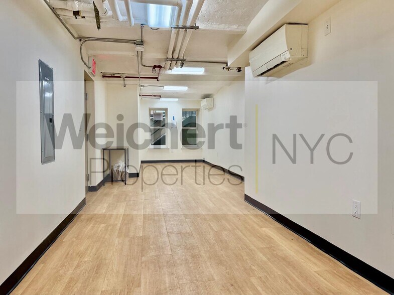 165 W 80th St, New York, NY à louer - Photo du bâtiment - Image 3 de 9