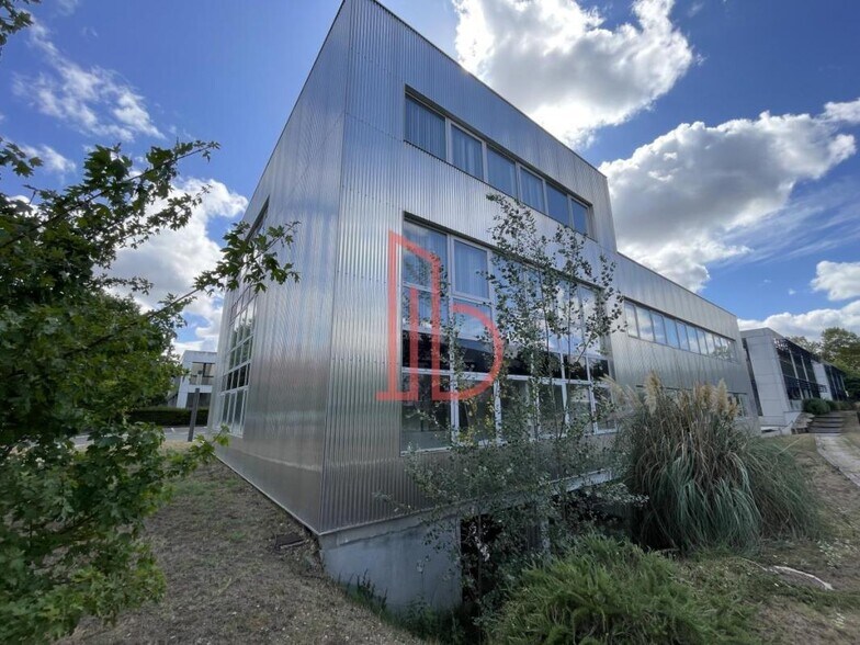 Office in Bordeaux for lease - Building Photo - Image 2 of 6