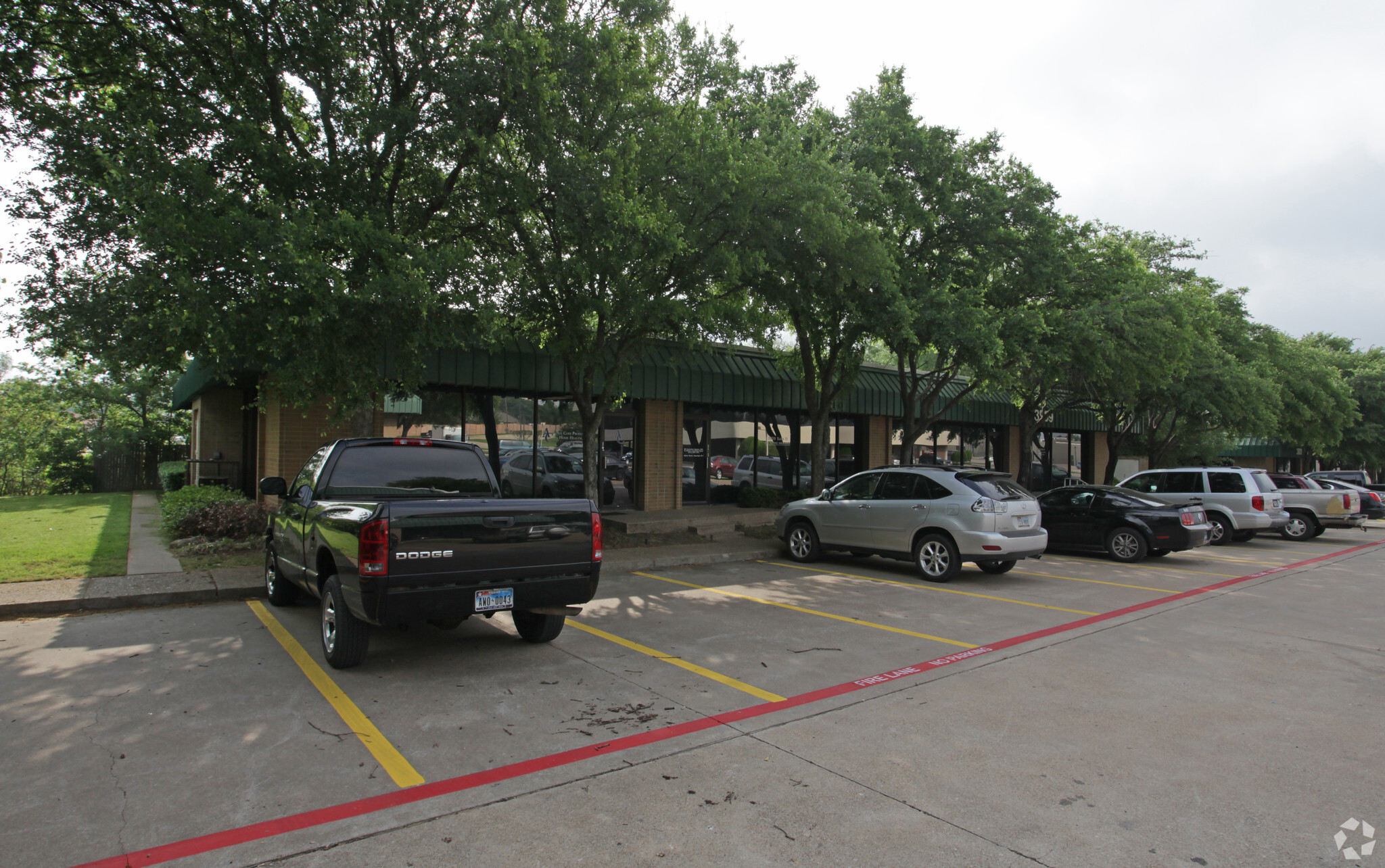 3909 W Green Oaks Blvd, Arlington, TX for lease Building Photo- Image 1 of 3