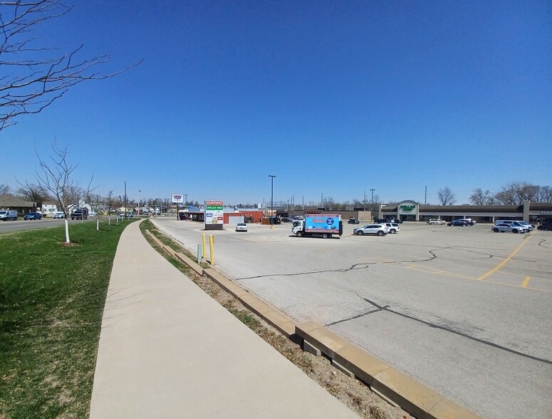 3611 1st Ave SE, Cedar Rapids, IA for lease - Building Photo - Image 3 of 10