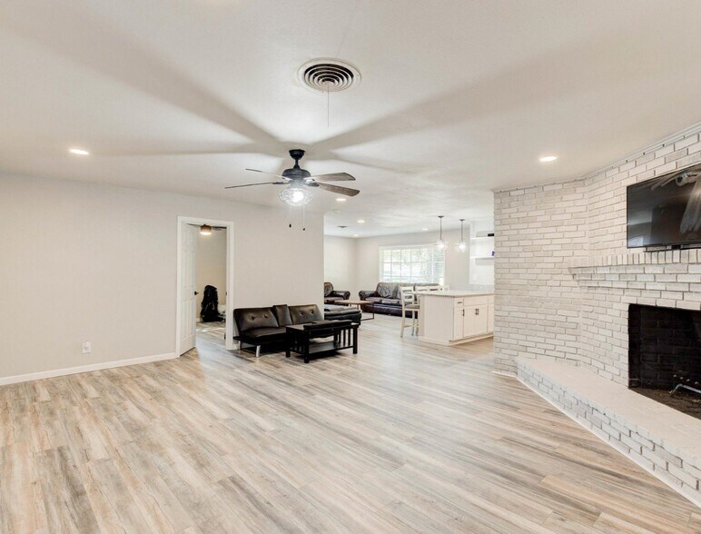 3609 Jeanette Dr, Fort Worth, TX for sale - Interior Photo - Image 2 of 9