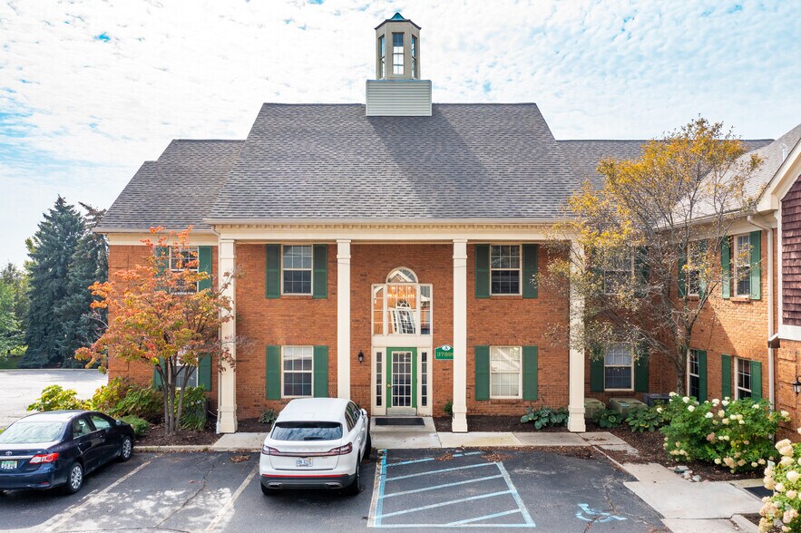 37899 W 12 Mile Rd, Farmington Hills, MI à louer - Photo du bâtiment - Image 2 de 5