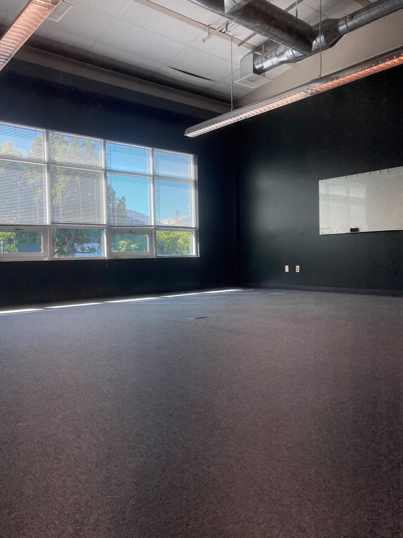 28 Liberty Ship Way, Sausalito, CA à louer Photo intérieure- Image 1 de 9