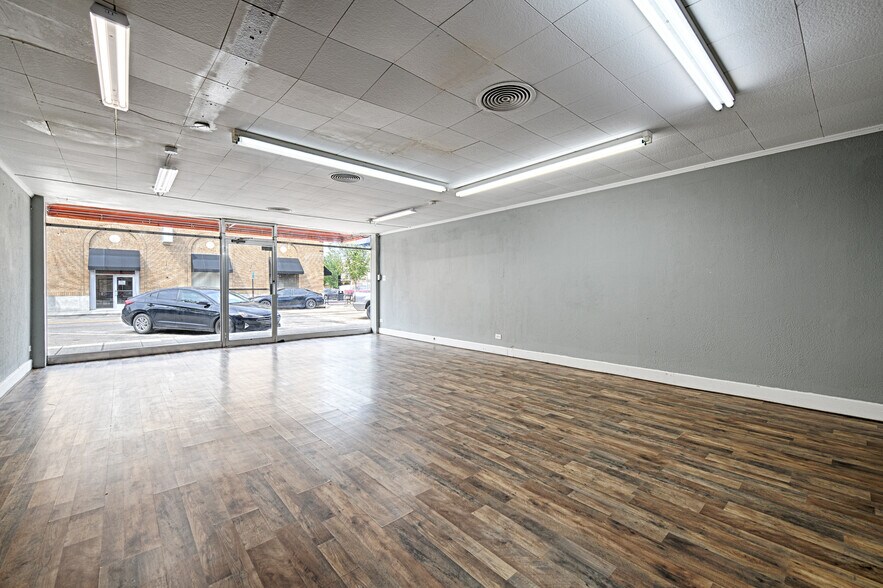 602 Main St, Garland, TX à louer - Photo du bâtiment - Image 3 de 12