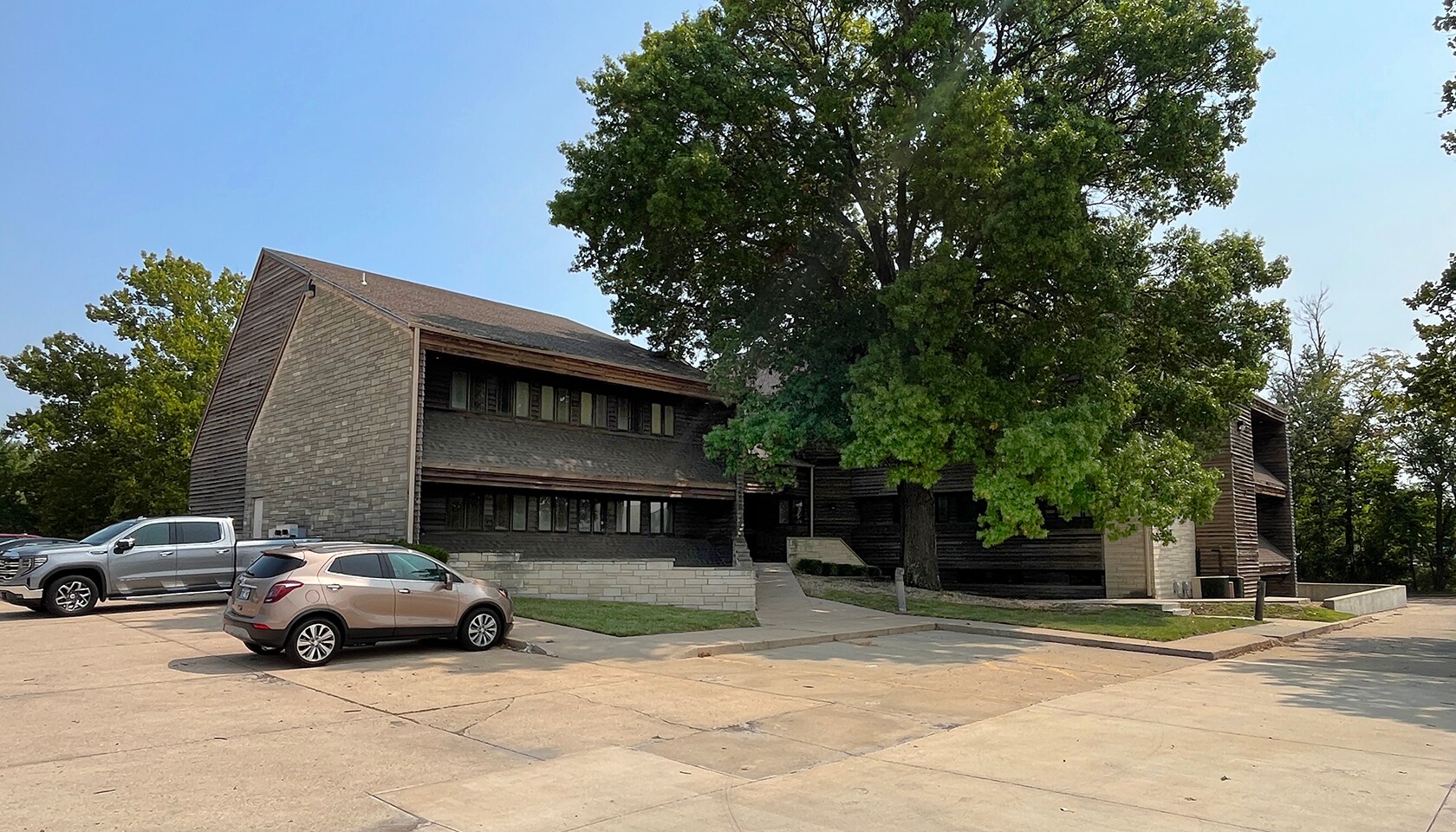 1100 SW wanamaker Rd, Topeka, KS à louer Photo principale- Image 1 de 9