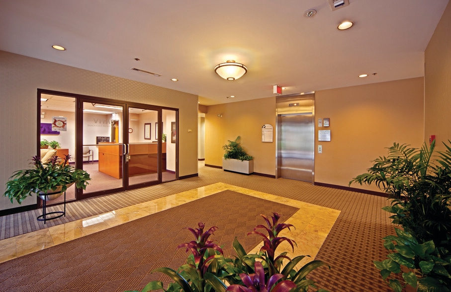 500 Waters Edge, Lombard, IL for lease - Interior Photo - Image 2 of 6