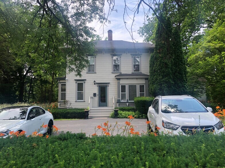 137 W Park Ave, Libertyville, IL for lease - Building Photo - Image 2 of 12