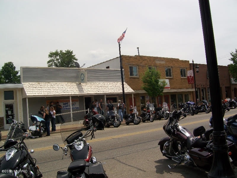 28 S Main St, Cedar Springs, MI for sale Primary Photo- Image 1 of 9