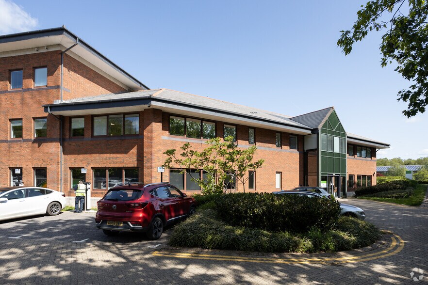 Grange Dr, Southampton à louer - Photo du bâtiment - Image 2 de 32