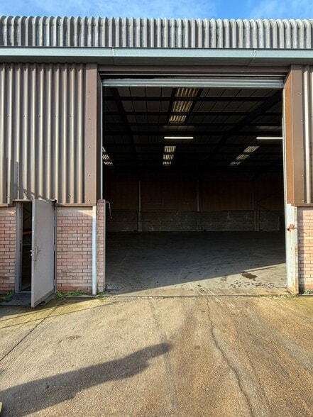 4 Singer Way, Kempston à louer - Photo du bâtiment - Image 2 de 9