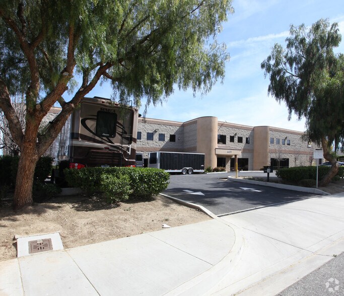 4477 Shopping Ln, Simi Valley, CA à vendre - Photo du bâtiment - Image 2 de 8