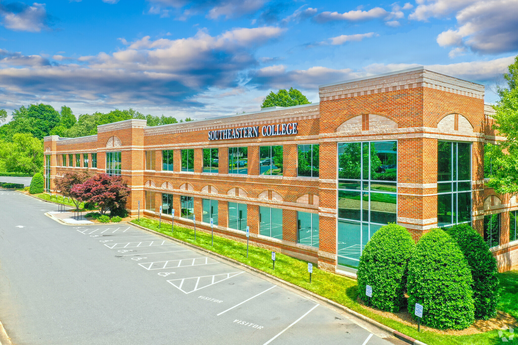 207 Regency Executive Park Dr, Charlotte, NC for lease Primary Photo- Image 1 of 5