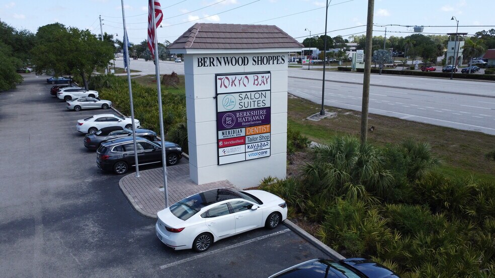 24860 S Tamiami Trl, Bonita Springs, FL à louer - Photo du bâtiment - Image 3 de 10
