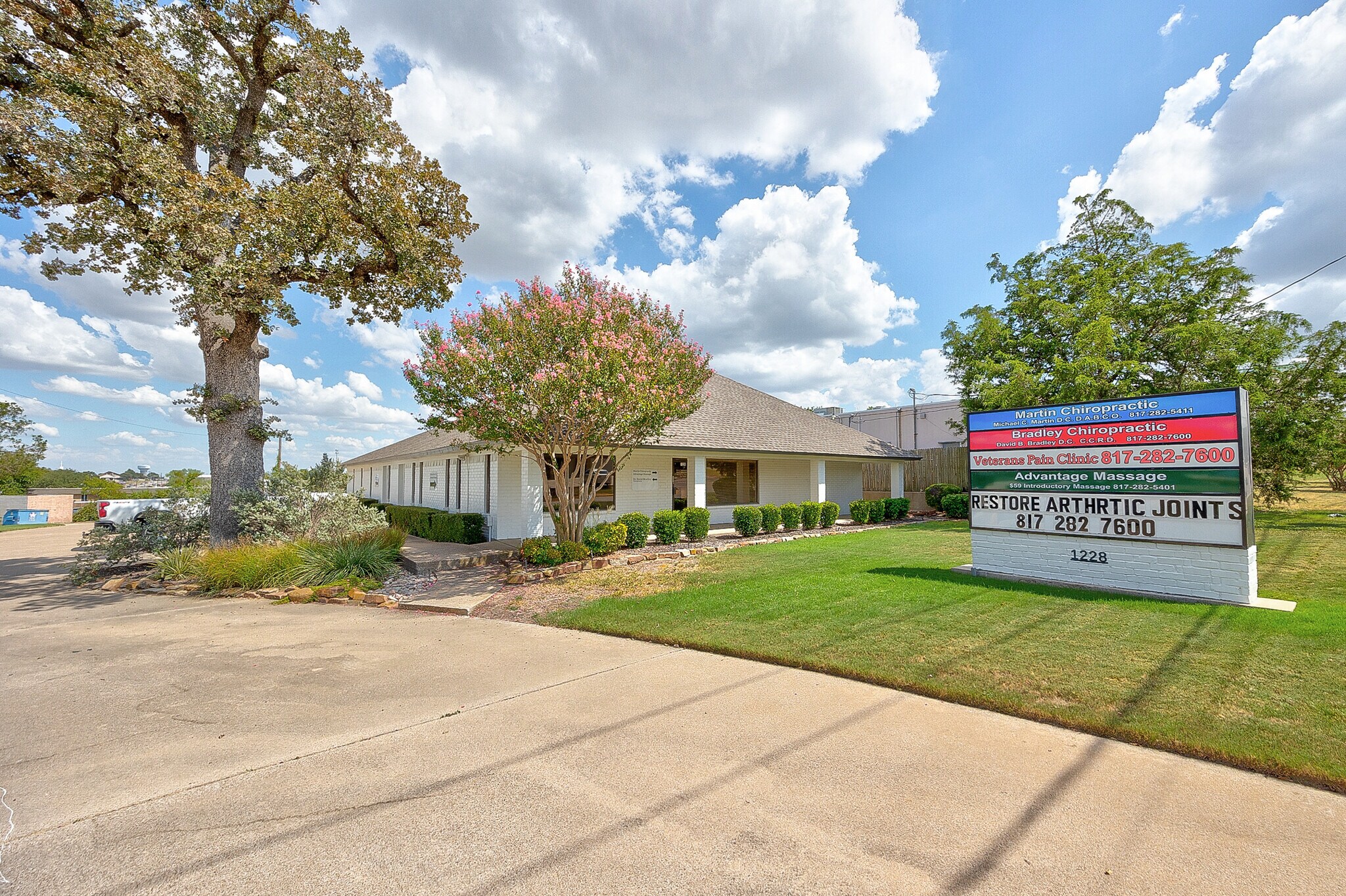 1228 Precinct Line Rd, Hurst, TX à vendre Photo du bâtiment- Image 1 de 10