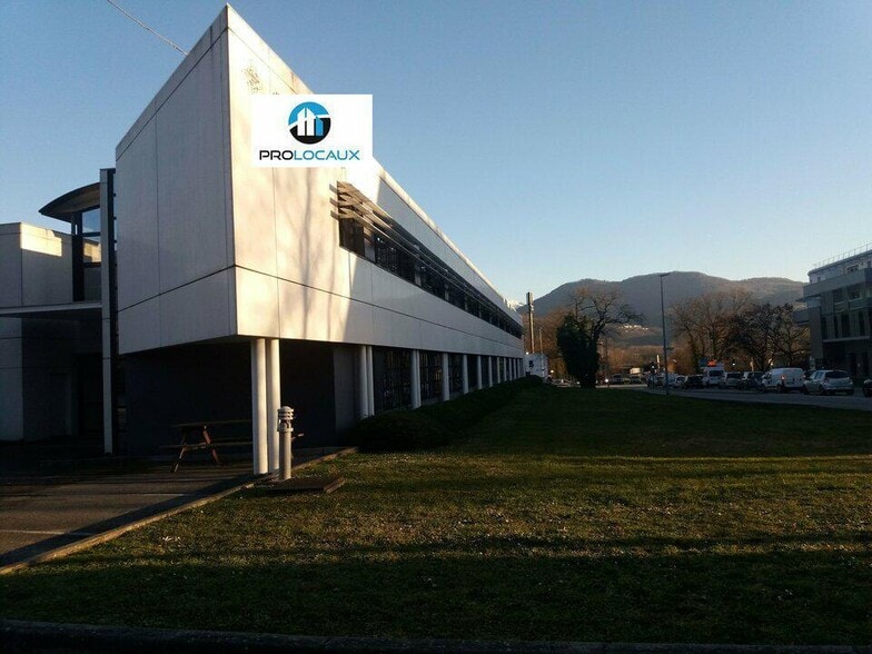 Office in Meylan for lease - Building Photo - Image 2 of 10