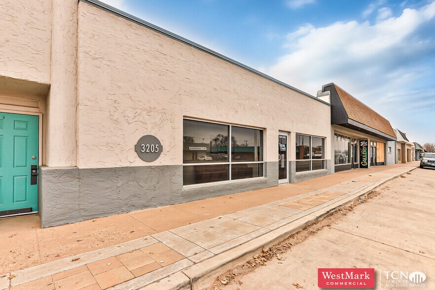 3205 34th St, Lubbock, TX for lease - Building Photo - Image 1 of 6