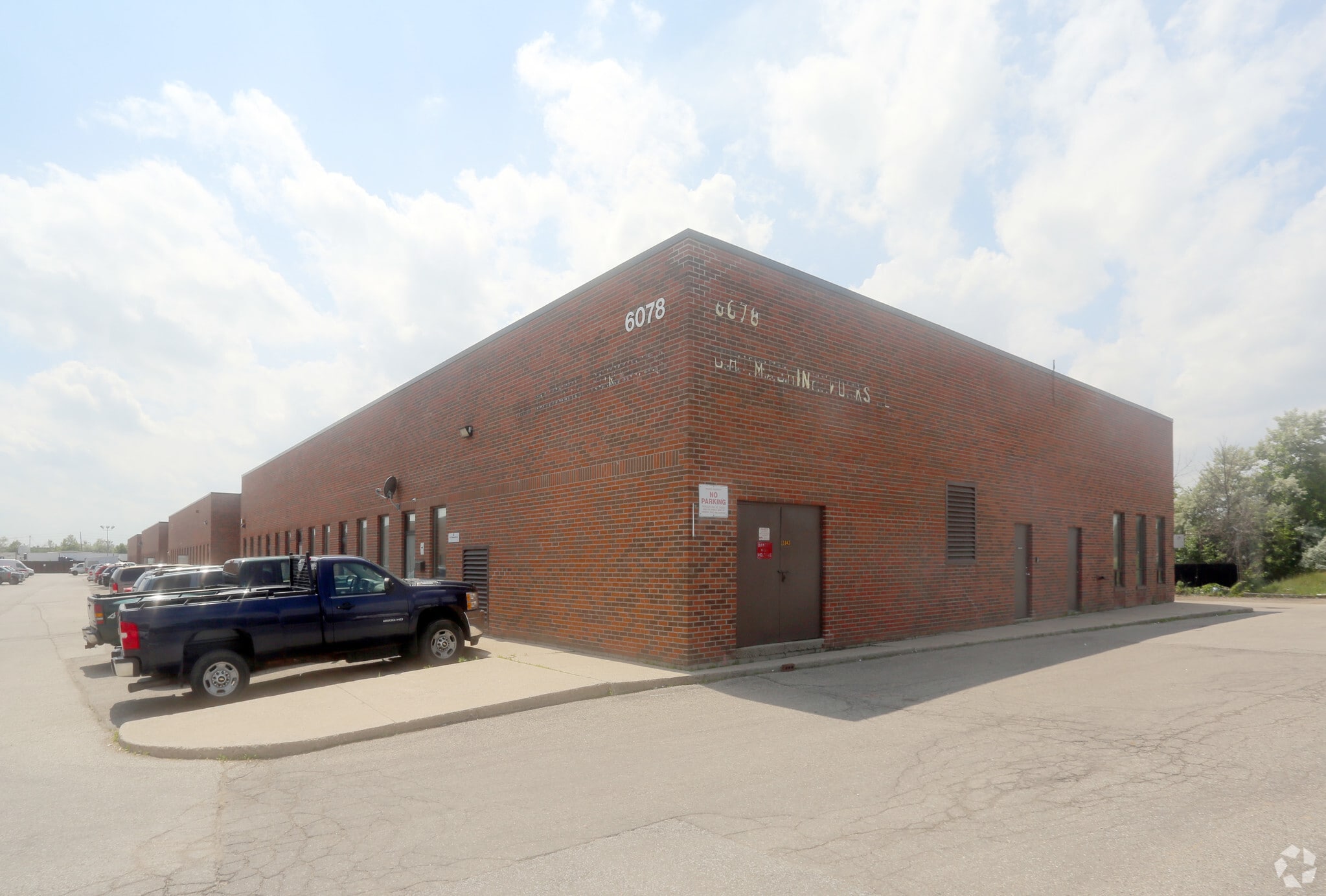 6078 Netherhart Rd, Mississauga, ON for lease Primary Photo- Image 1 of 3
