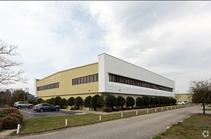 634 Anchors St NW, Fort Walton Beach, FL à vendre - Photo du bâtiment - Image 2 de 28