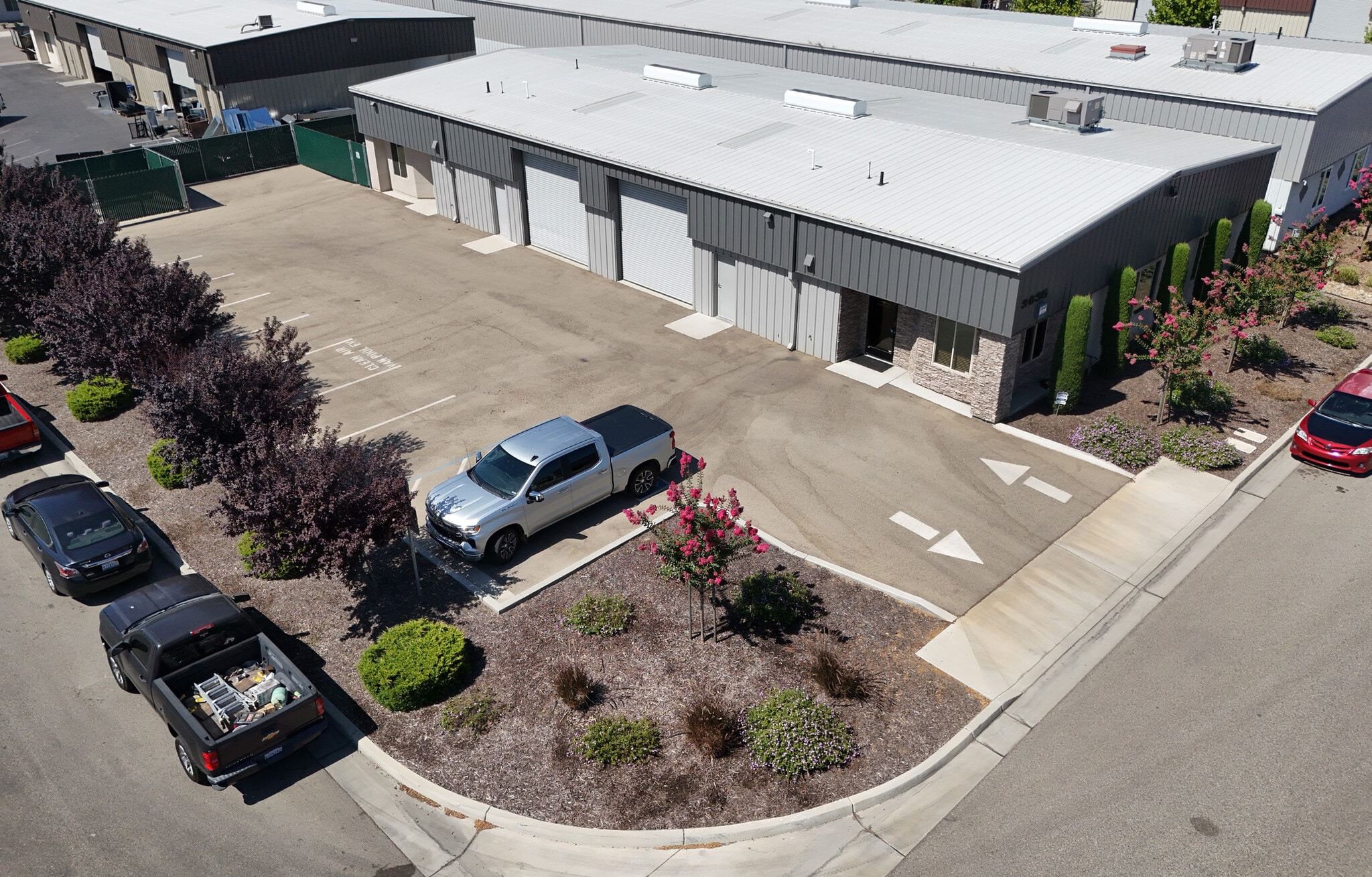 3635 W Richert Ave, Fresno, CA for lease Primary Photo- Image 1 of 4