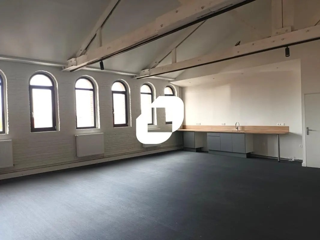 Flex in Lille for lease Building Photo- Image 1 of 10