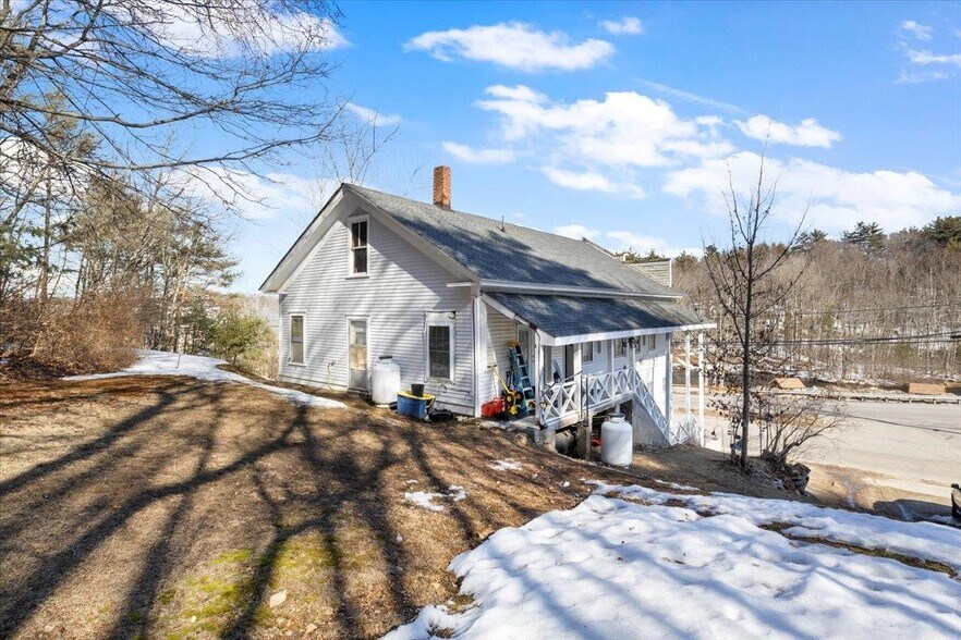 6 Dawson St, Milton, NH à vendre - Photo du bâtiment - Image 2 de 33