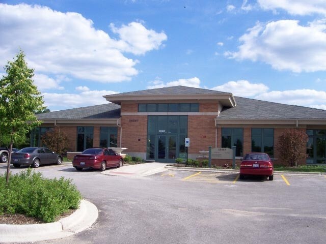 28367 Davis Pky, Warrenville, IL à louer Photo du bâtiment- Image 1 de 12