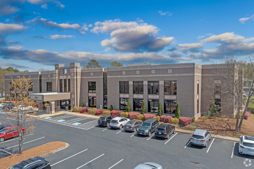 330 Billingsley Rd, Charlotte, NC à louer - Photo du bâtiment - Image 2 de 4