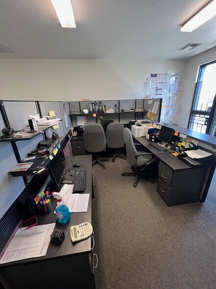 3415 W Lake Mead Blvd, North Las Vegas, NV à vendre - Photo du bâtiment - Image 3 de 10