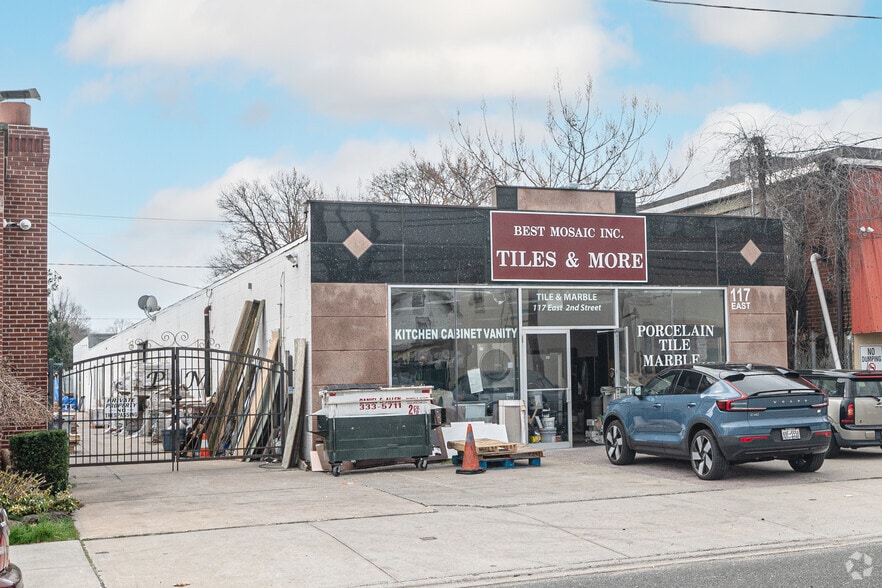 117 E 2nd St, Mineola, NY for lease - Primary Photo - Image 2 of 5