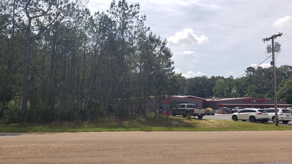 300 N Industrial Park Dr, Liberty, MS for sale - Building Photo - Image 2 of 24